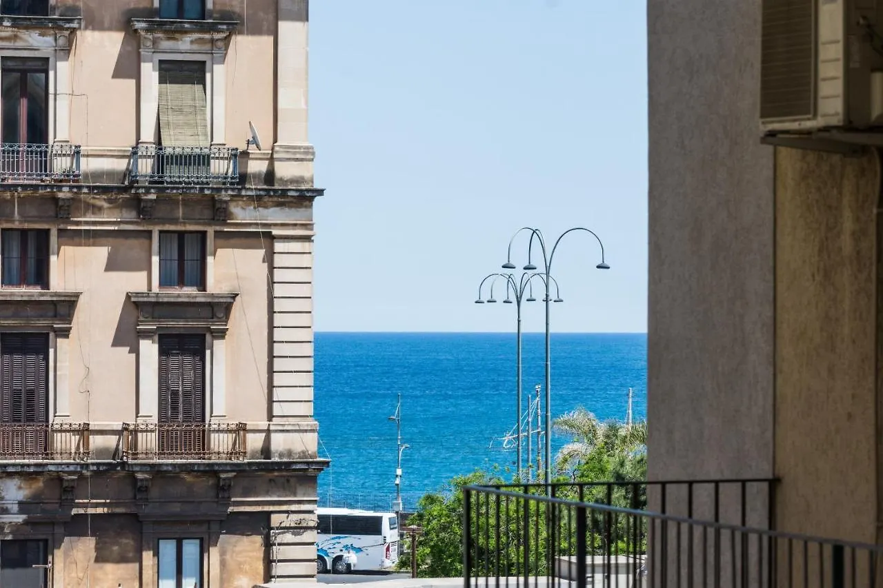 Bed & Breakfast Dimora Lupo_LifeStyle B&B Aeroporto di Catania Fontana Rossa